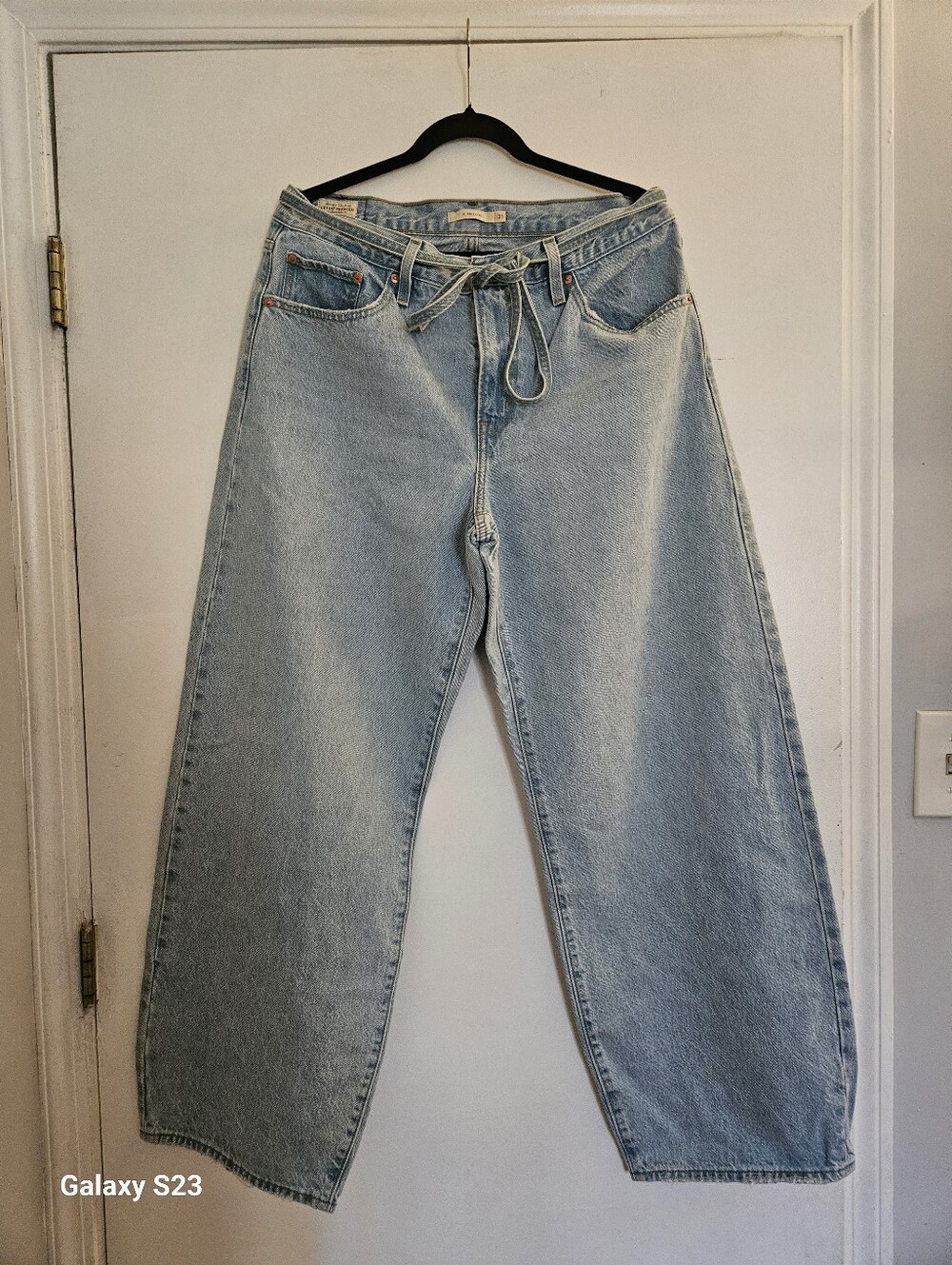 Levi Ballon Jeans